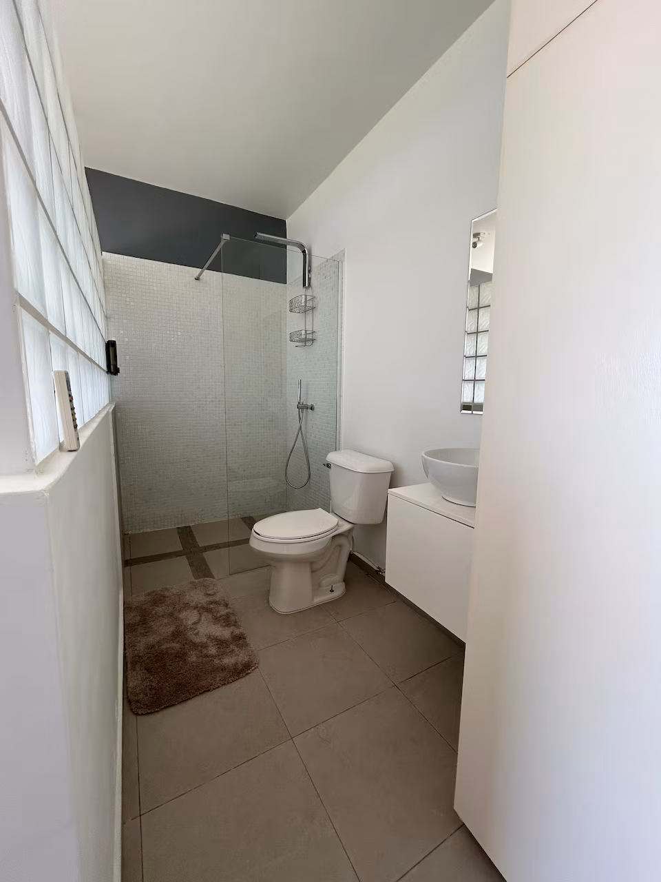 Bathrooms view 3